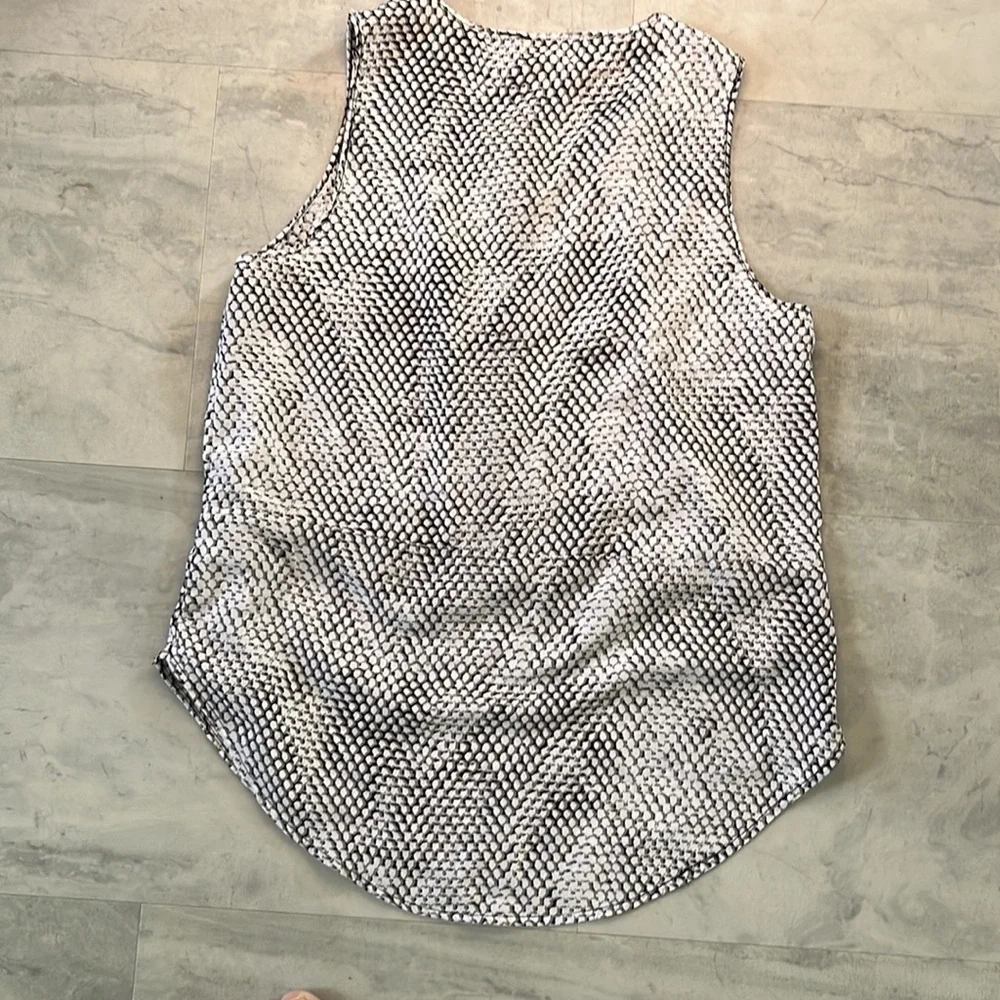 Michael Kors  NWOT   Abstract print blouse scoopneck      Sleeveless      Size S